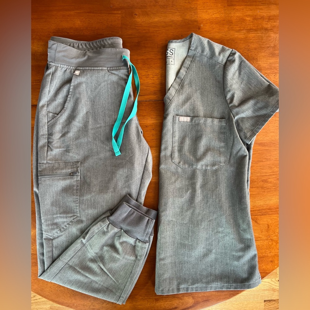 Figs scrub set. Color graphite.